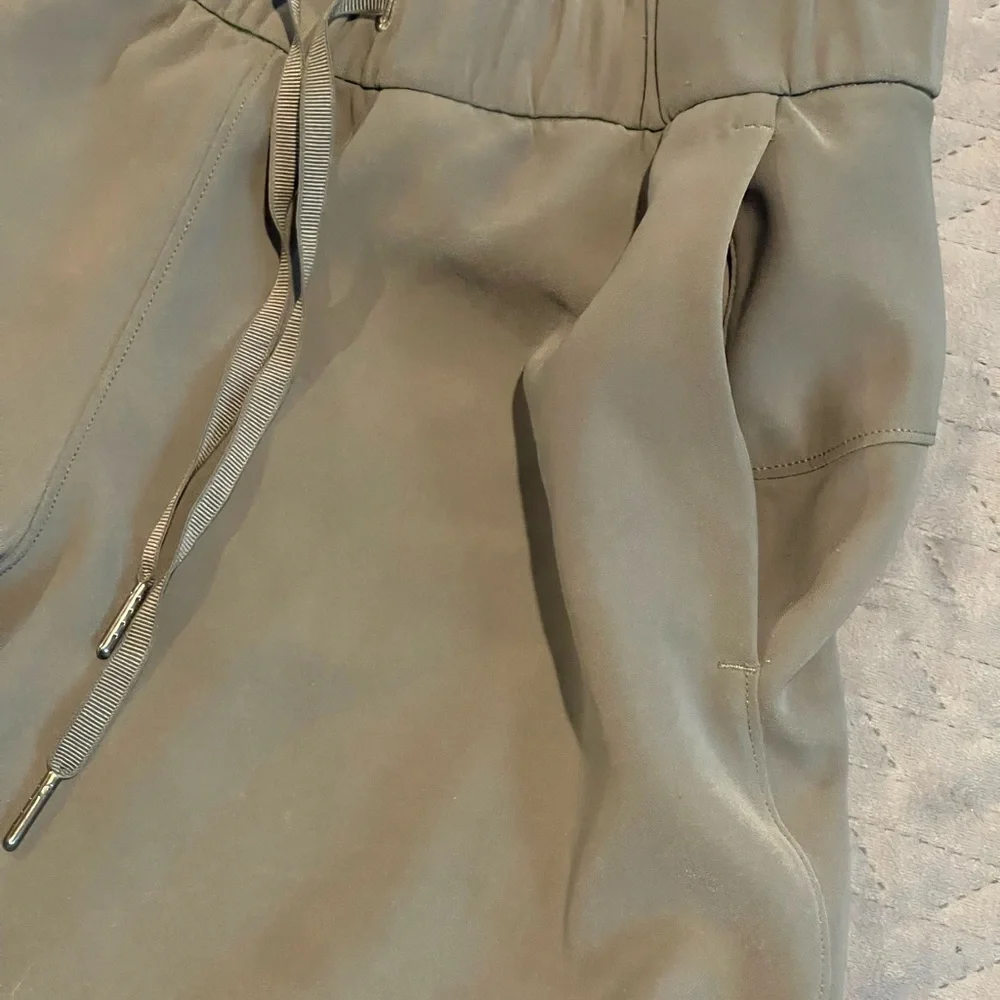 Lululemon pants‎ women’s size 6 green pre-owned condition - Picture 3 of 10